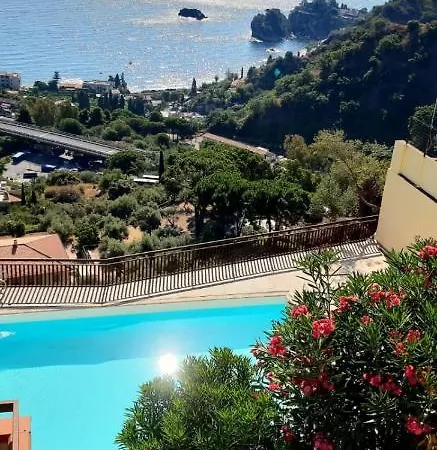 公寓 Panoramic Seaview 陶尔米纳